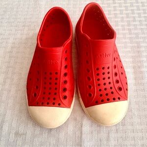 Native Jefferson Red Slip-On Water Shoes Kids Size C10